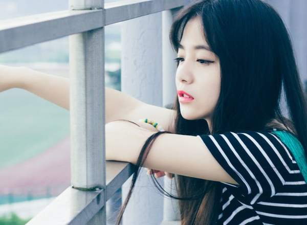 韓珺瑤段允安最新章節(jié),韓珺瑤段允安最新章節(jié)，小巷中的隱秘美味