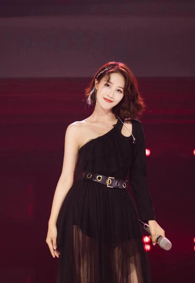 藍(lán)盈瑩最新動(dòng)態(tài)，演技與公眾形象的閃耀碰撞