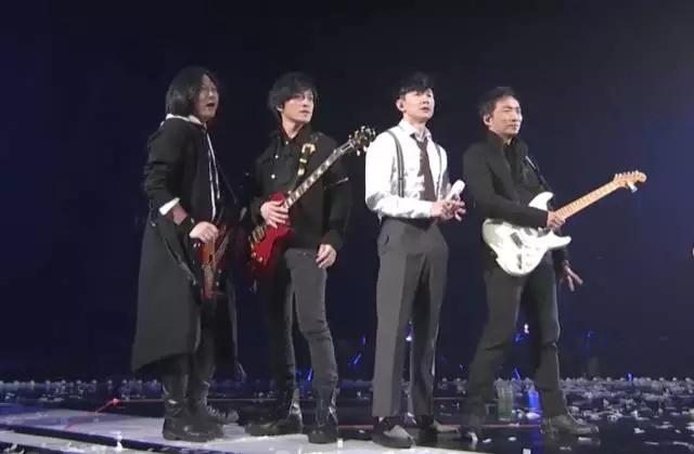 林俊杰最新翻唱歌曲，小巷深處的音樂與美食之旅